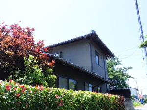 M様ご邸宅／2018年6月竣工 外壁：セラミクリーン／木部：キシラデコール 竣工3