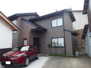 Y様ご邸宅／2019年7月竣工 外壁：ピュアライドUVプロテクトクリヤー／木部：キシラデコール／雨樋：取り替え