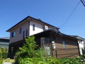 W様ご邸宅／2019年6月竣工 外壁：ナノコンポジットW／屋根：クールタイトSi／物置屋根：ポリカ張り替え