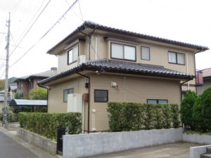 A様ご邸宅／2019年11月竣工 外壁：プレミアムシリコン／屋根：補修／雨樋：取り替え